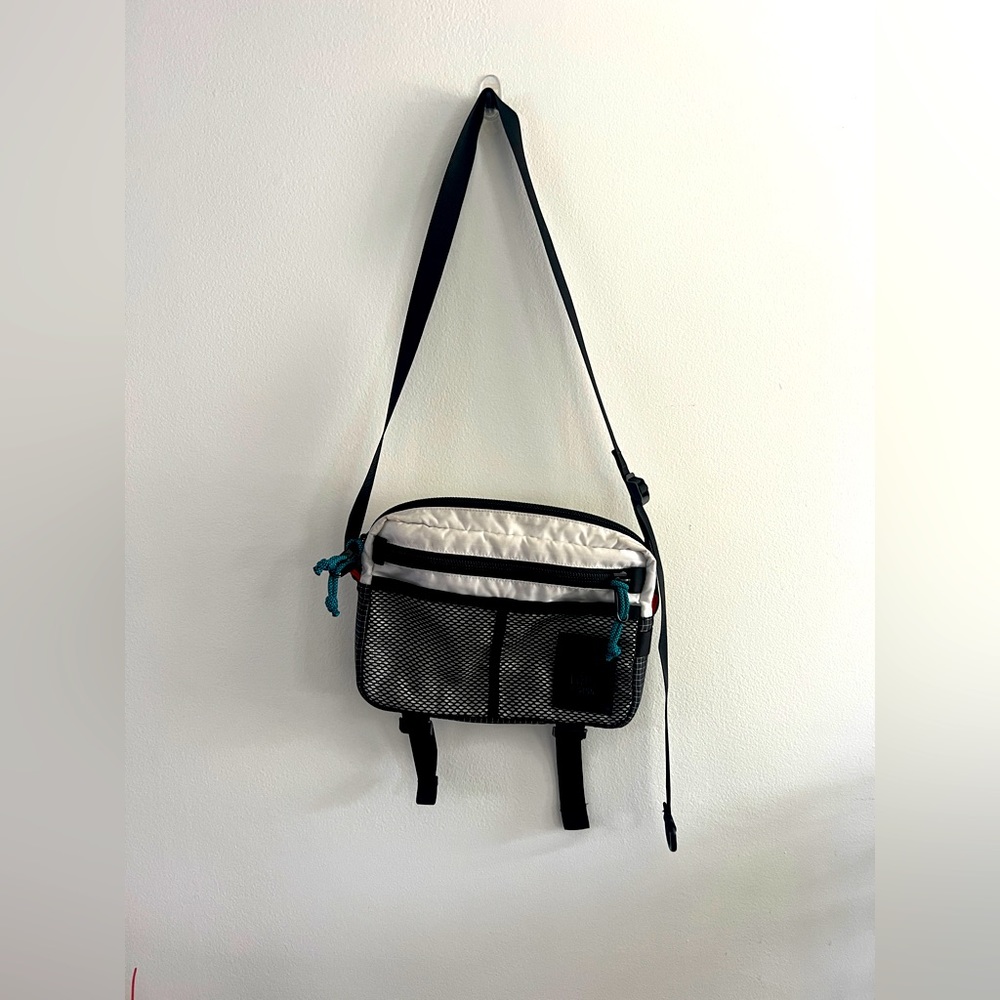 Topo cross body bag